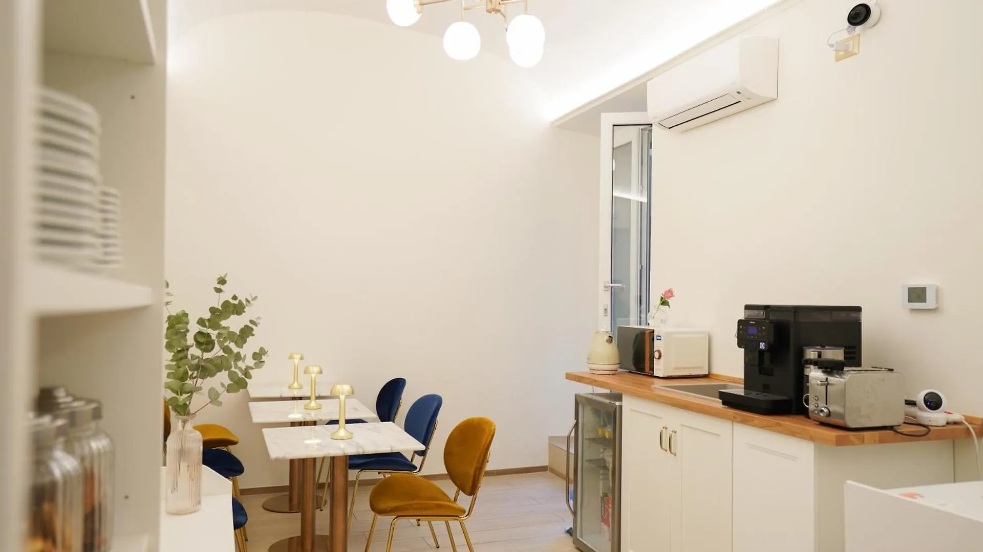 Charm&Bella Guesthouse Roma 0*,  Italia